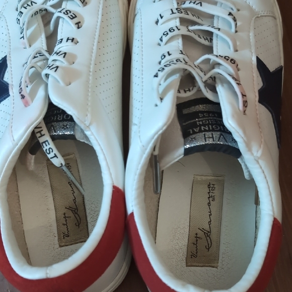 Vintage Havana White and Red Sneakers with Blue Star - Picture 4 of 7